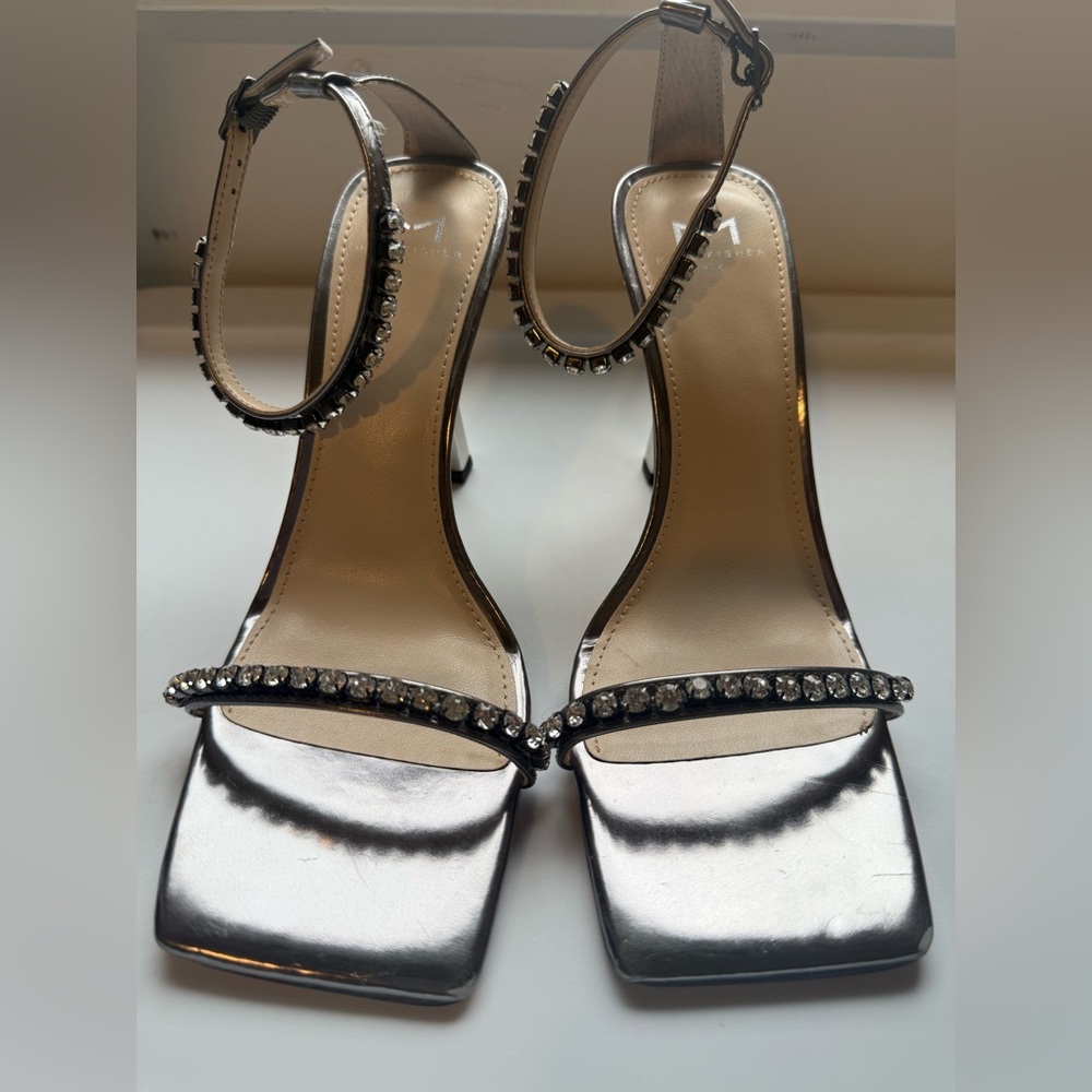 NEW Marc Fisher Karima Ankle Strap Sandals Size 8M